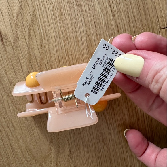 Madewell Studded Medium Claw Hair Clip in Harvest Peach - Picture 4 of 8